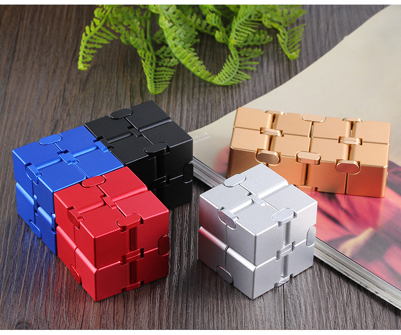 Lilac Milo Metal Infinity Cube Stress Relief Desk Toy
